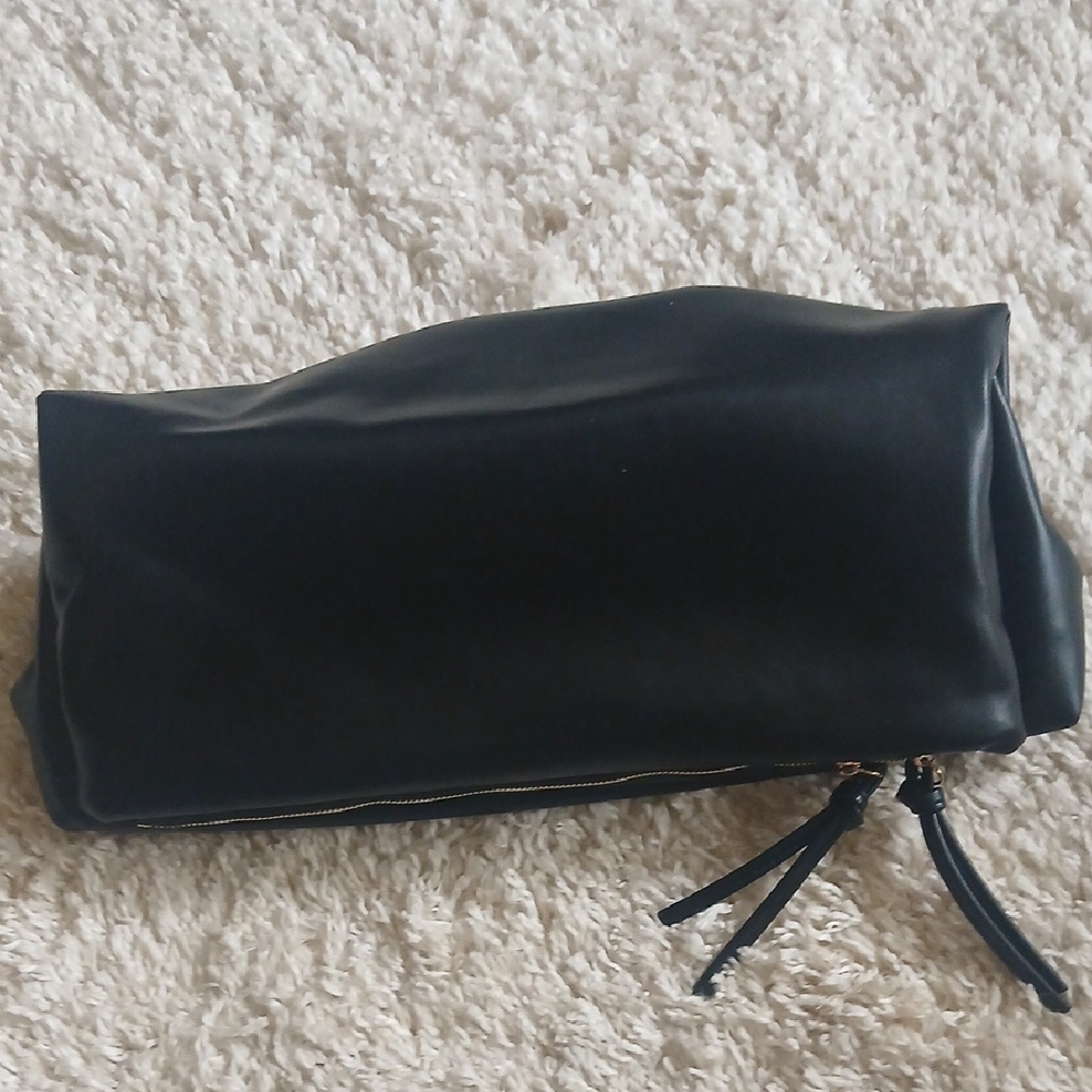 NWOT OVERSIZED CLUTCH BAG